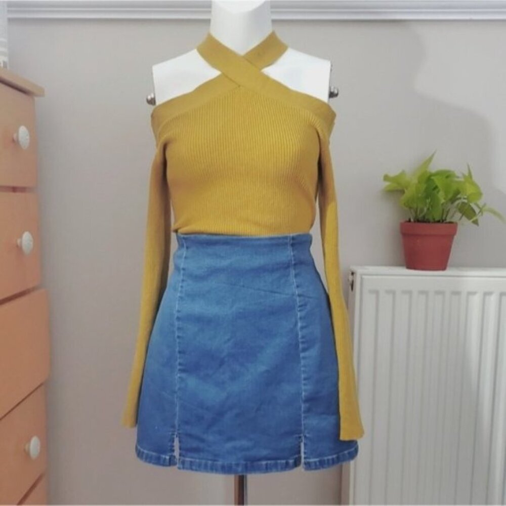 Cold Shoulder Halter Ring Neck Knit Top